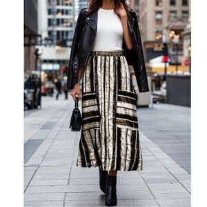 T. Zorzan Linen Metallic Maxi skirt w/ oversized patch pockets, size Small